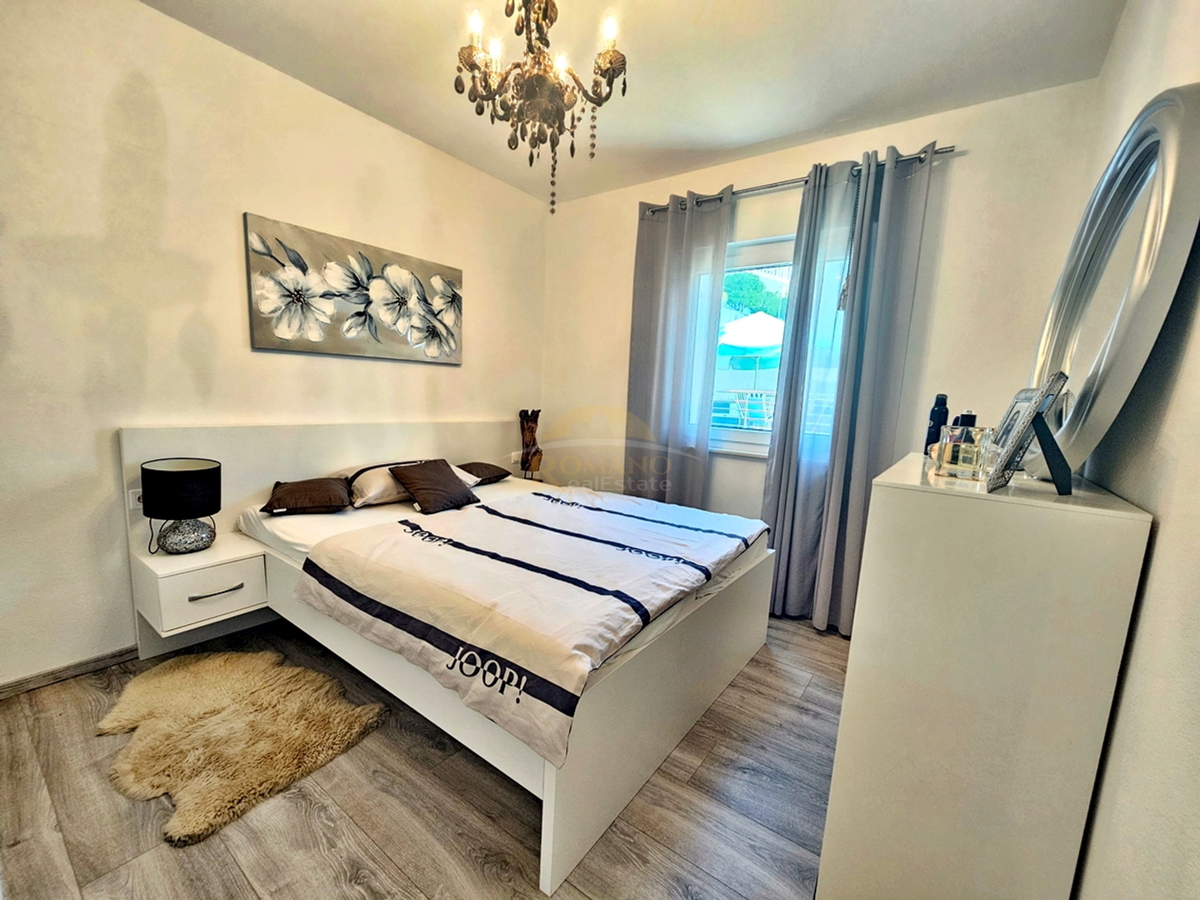 Casa di lusso a Čiovo - Mastrinka con 3 appartamenti e vista aperta sul mare